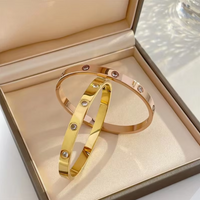Classic Simple 18k Golden Plated Titanium Steel Bangle with Synthetic Cubic